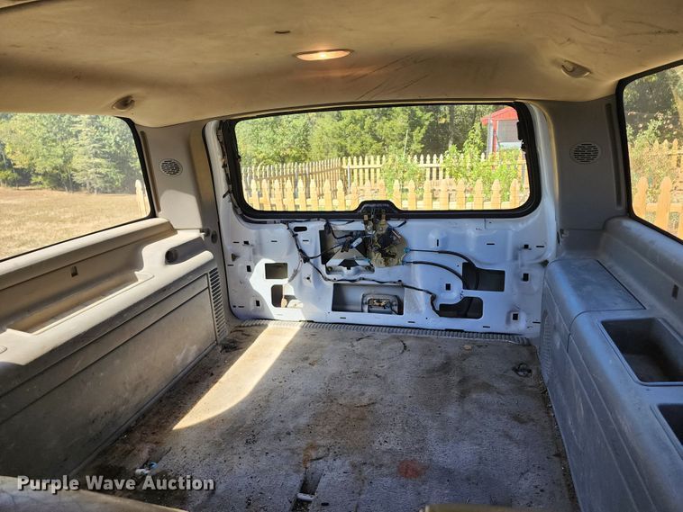 image for item KH9250 2005 Chevrolet Suburban 1500  SUV