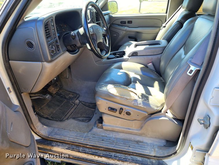 image for item KH9250 2005 Chevrolet Suburban 1500  SUV