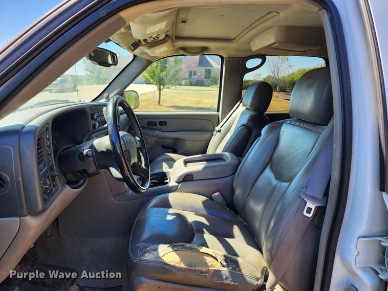 image for item KH9250 2005 Chevrolet Suburban 1500  SUV