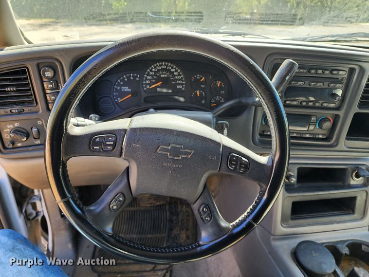 image for item KH9250 2005 Chevrolet Suburban 1500  SUV