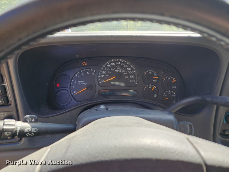 image for item KH9250 2005 Chevrolet Suburban 1500  SUV