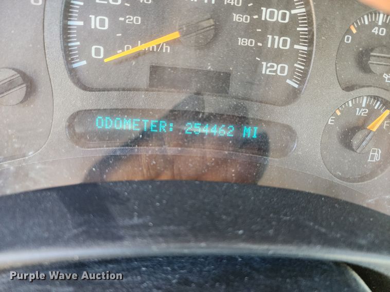 image for item KH9250 2005 Chevrolet Suburban 1500  SUV