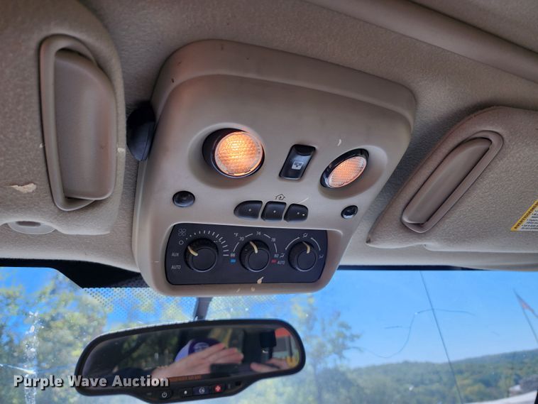 image for item KH9250 2005 Chevrolet Suburban 1500  SUV