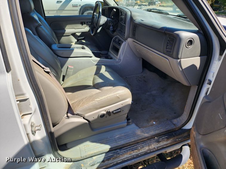 image for item KH9250 2005 Chevrolet Suburban 1500  SUV