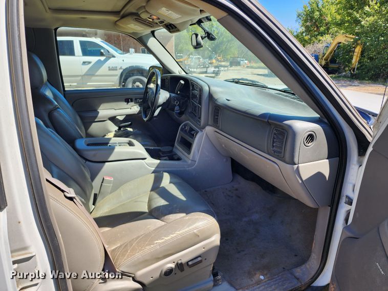 image for item KH9250 2005 Chevrolet Suburban 1500  SUV