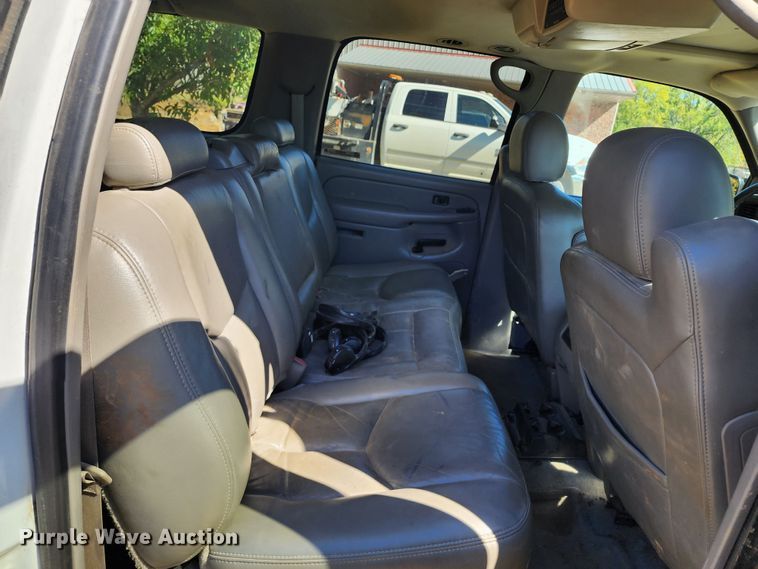 image for item KH9250 2005 Chevrolet Suburban 1500  SUV