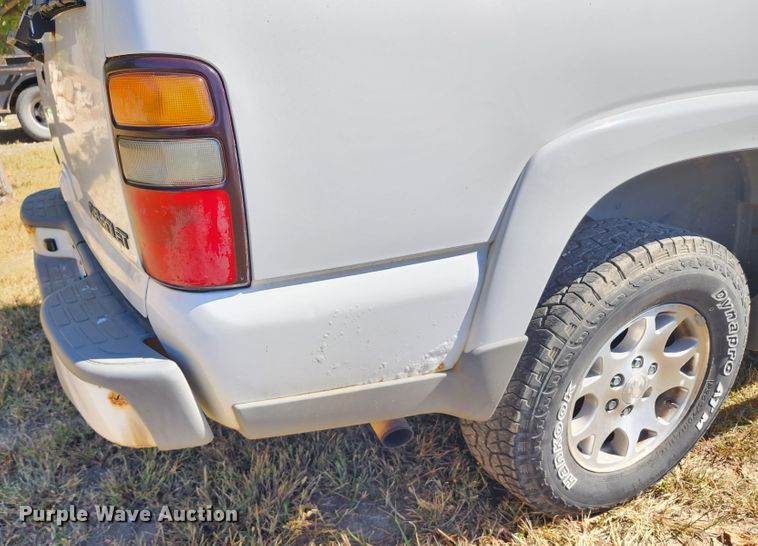 image for item KH9250 2005 Chevrolet Suburban 1500  SUV