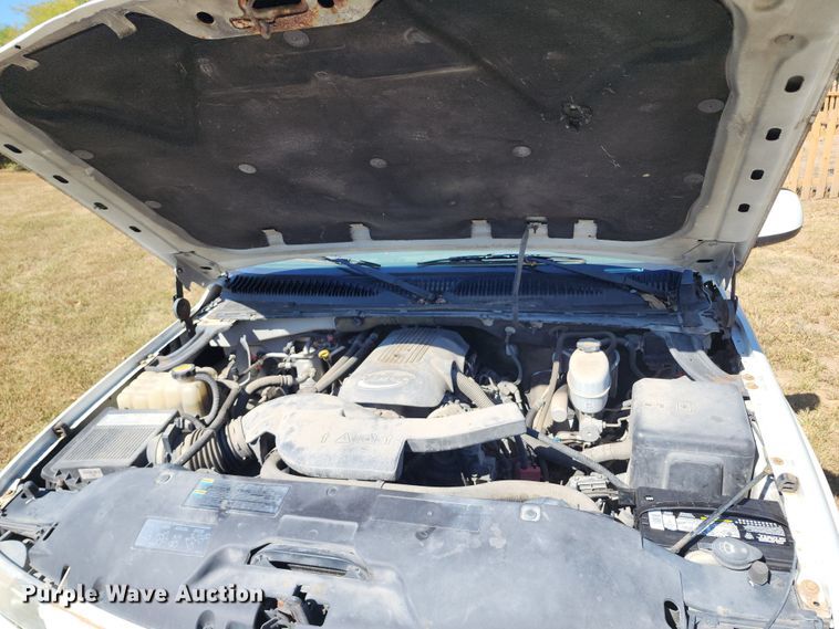 image for item KH9250 2005 Chevrolet Suburban 1500  SUV