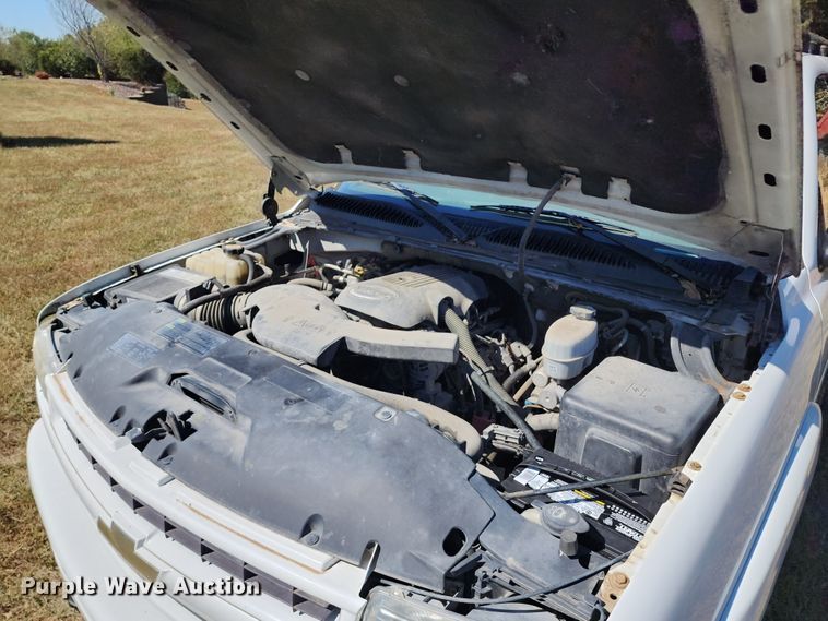 image for item KH9250 2005 Chevrolet Suburban 1500  SUV