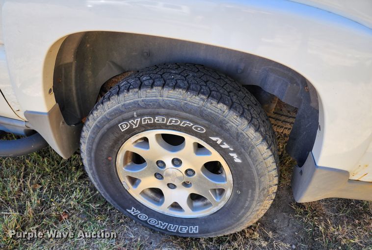 image for item KH9250 2005 Chevrolet Suburban 1500  SUV