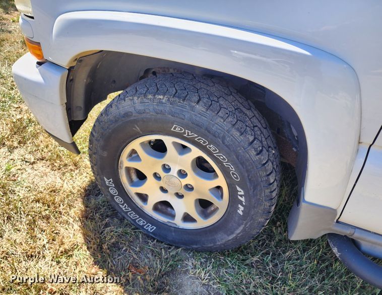 image for item KH9250 2005 Chevrolet Suburban 1500  SUV