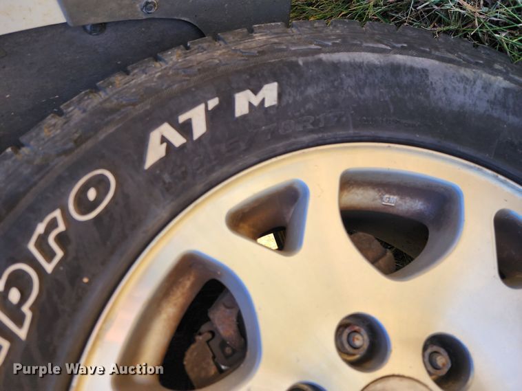 image for item KH9250 2005 Chevrolet Suburban 1500  SUV