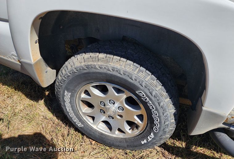 image for item KH9250 2005 Chevrolet Suburban 1500  SUV