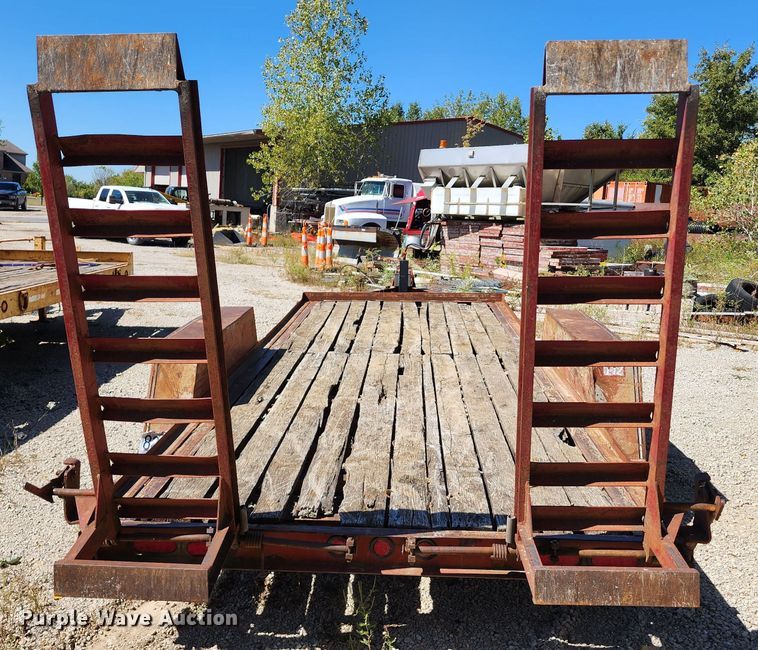 image for item KH9254 1997 Towmaster T12DD  equipment trailer