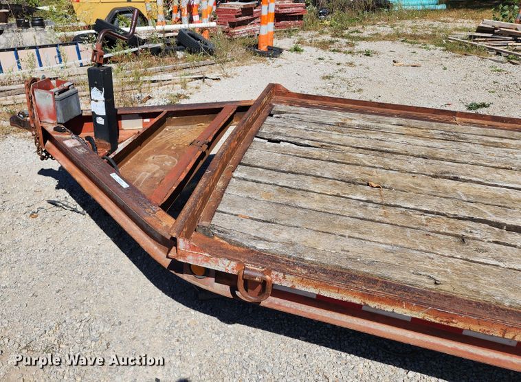 image for item KH9254 1997 Towmaster T12DD  equipment trailer