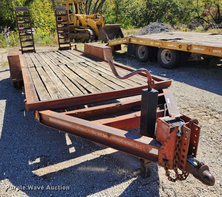 image for item KH9254 1997 Towmaster T12DD  equipment trailer