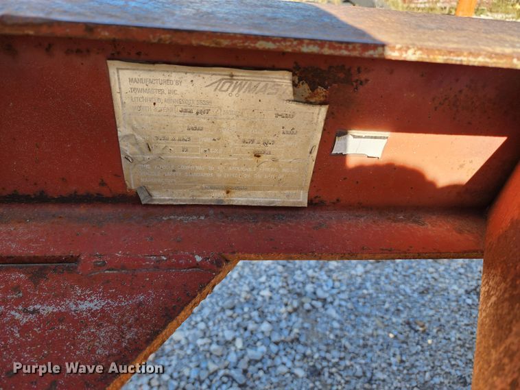 image for item KH9254 1997 Towmaster T12DD  equipment trailer