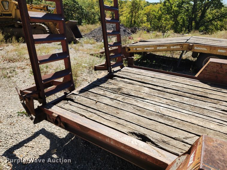 image for item KH9254 1997 Towmaster T12DD  equipment trailer