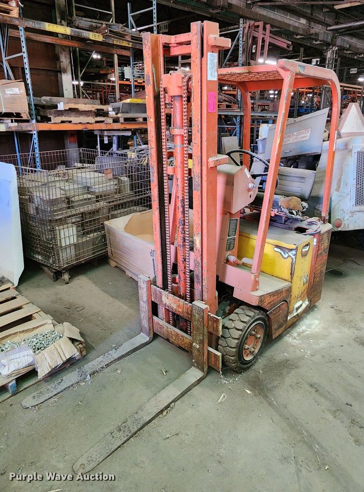 Clark forklift in Kansas City, MO Item KH9264 sold Purple Wave