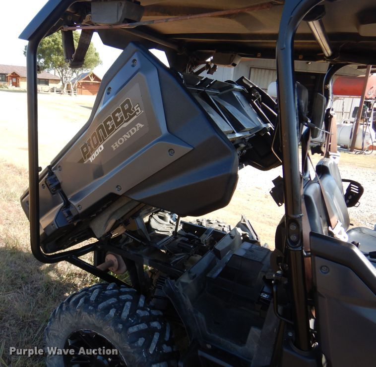 image for item KO9932 2016 Honda Pioneer 1000  utility vehicle