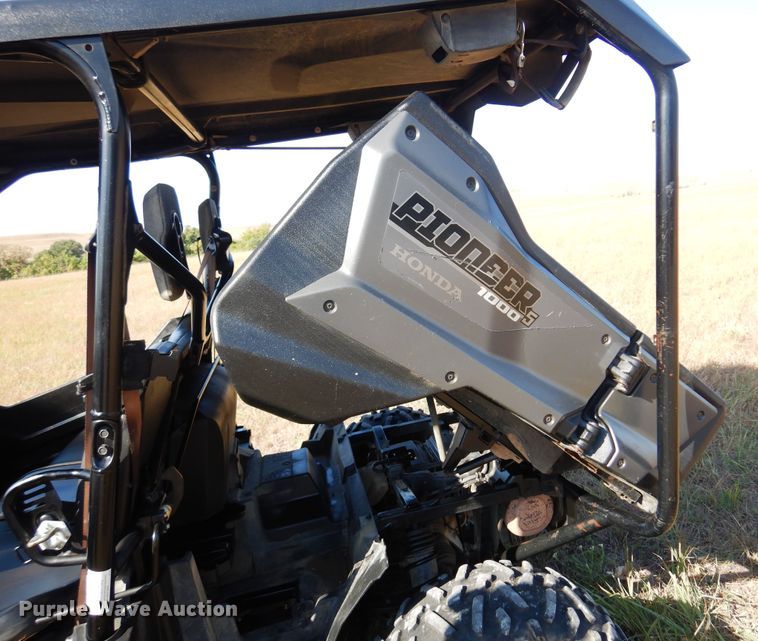 image for item KO9932 2016 Honda Pioneer 1000  utility vehicle