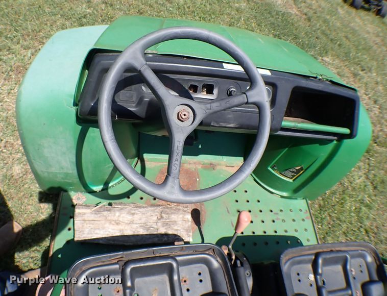 image for item KQ9702 1998 John Deere Gator  utility vehicle