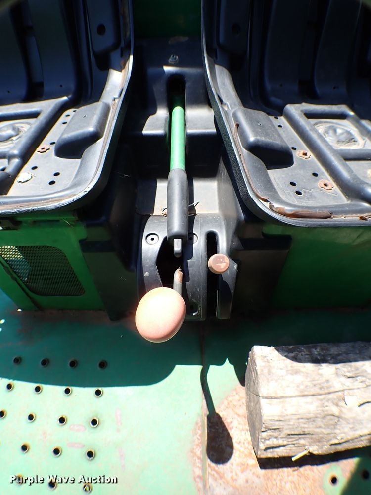 image for item KQ9702 1998 John Deere Gator  utility vehicle