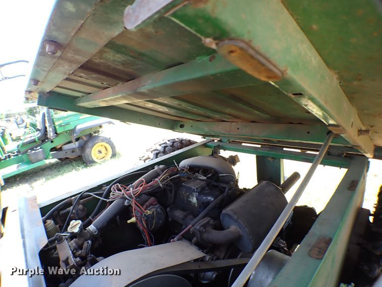 image for item KQ9702 1998 John Deere Gator  utility vehicle