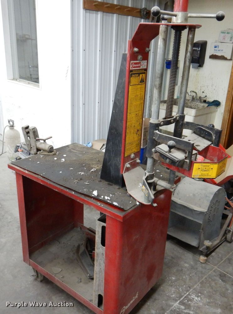 image for item KW9445 Branick MST-580A  manual strut spring compressor