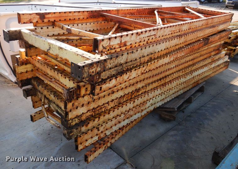 image for item KW9461 Approximately 14 pallet racking uprights