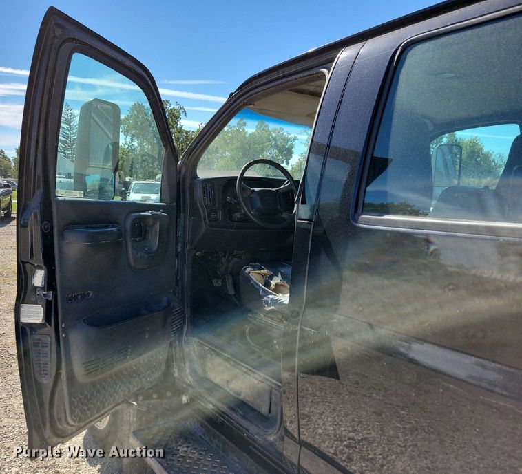 image for item KW9494 2007 Chevrolet C4500  Crew Cab flatbed truck