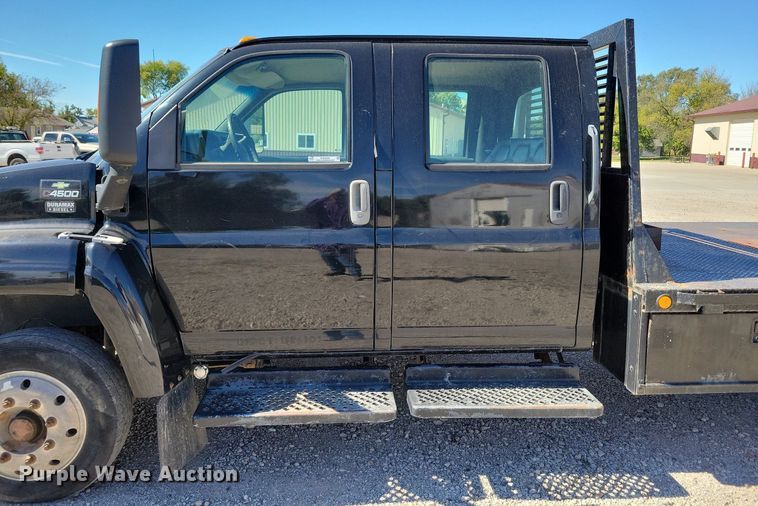 image for item KW9494 2007 Chevrolet C4500  Crew Cab flatbed truck