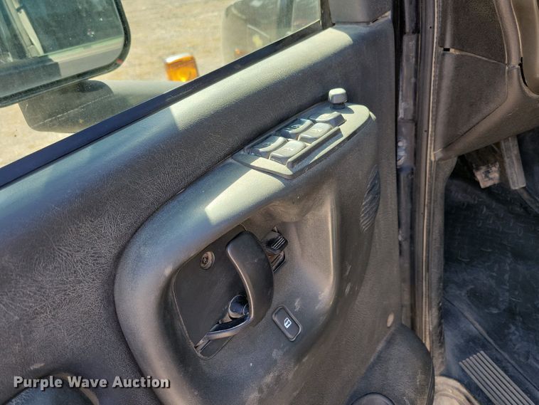 image for item KW9494 2007 Chevrolet C4500  Crew Cab flatbed truck