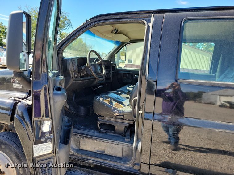 image for item KW9494 2007 Chevrolet C4500  Crew Cab flatbed truck