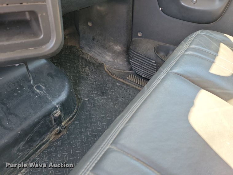 image for item KW9494 2007 Chevrolet C4500  Crew Cab flatbed truck