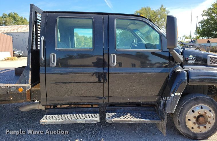 image for item KW9494 2007 Chevrolet C4500  Crew Cab flatbed truck