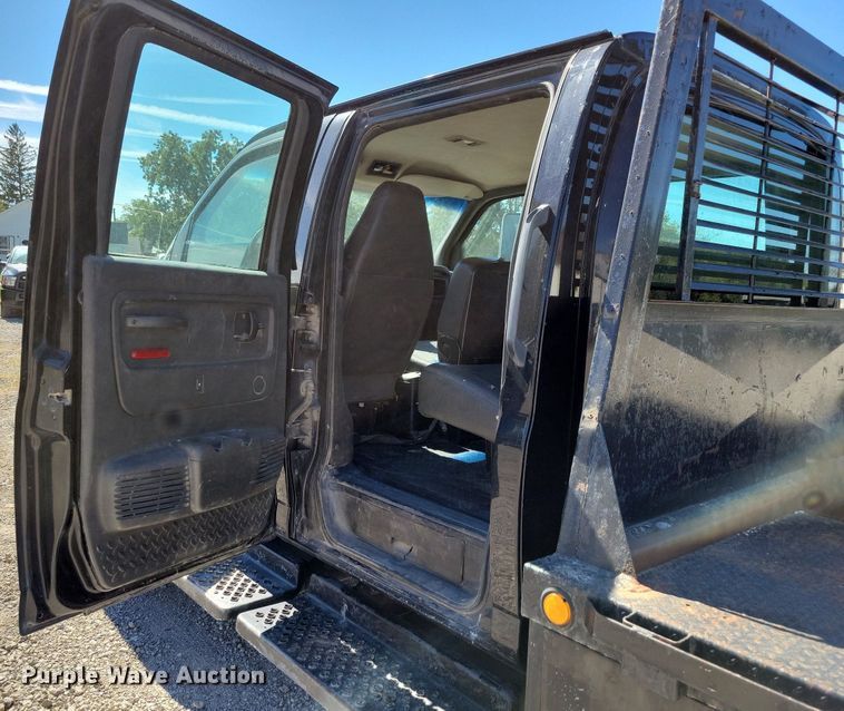 image for item KW9494 2007 Chevrolet C4500  Crew Cab flatbed truck