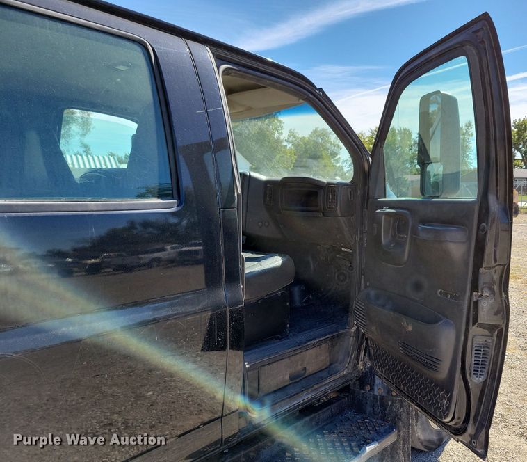 image for item KW9494 2007 Chevrolet C4500  Crew Cab flatbed truck