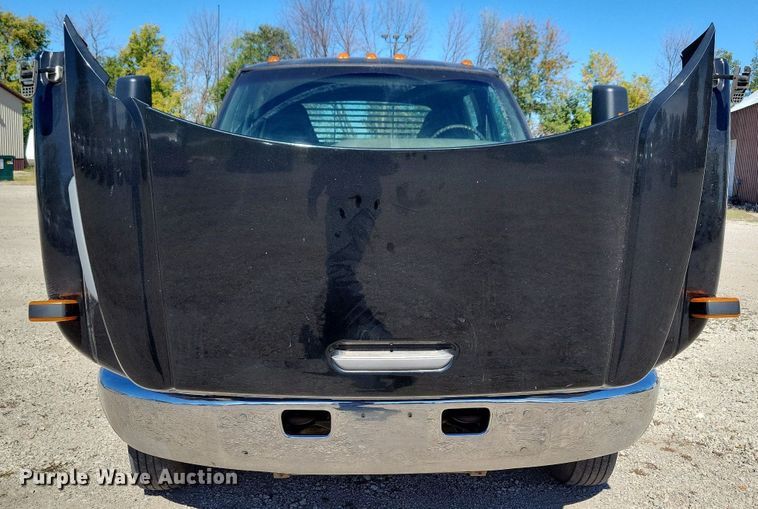 image for item KW9494 2007 Chevrolet C4500  Crew Cab flatbed truck