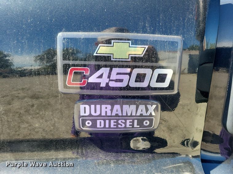 image for item KW9494 2007 Chevrolet C4500  Crew Cab flatbed truck