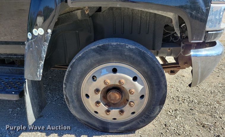 image for item KW9494 2007 Chevrolet C4500  Crew Cab flatbed truck