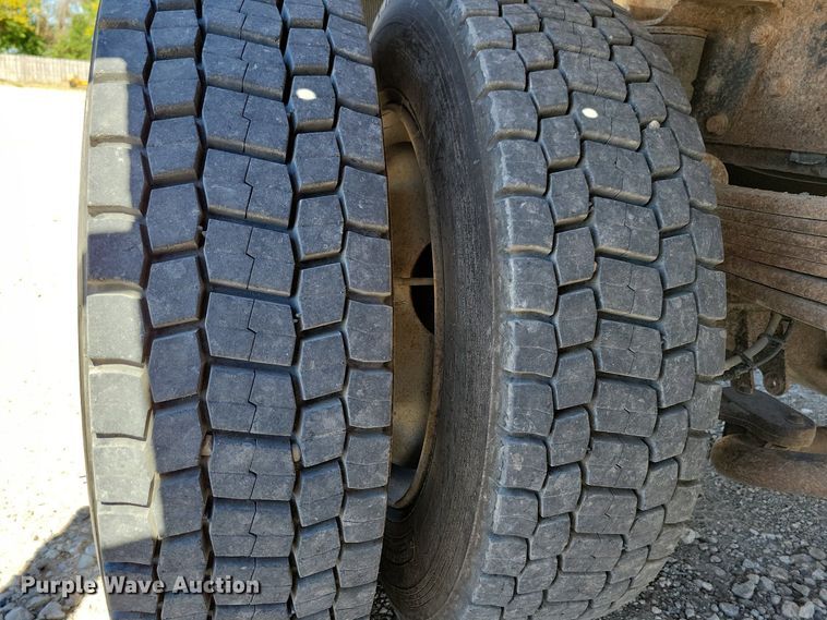 image for item KW9494 2007 Chevrolet C4500  Crew Cab flatbed truck