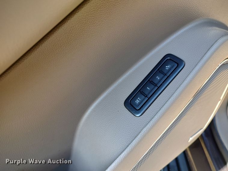 image for item LK9850 2015 Chevrolet Suburban 1500  SUV