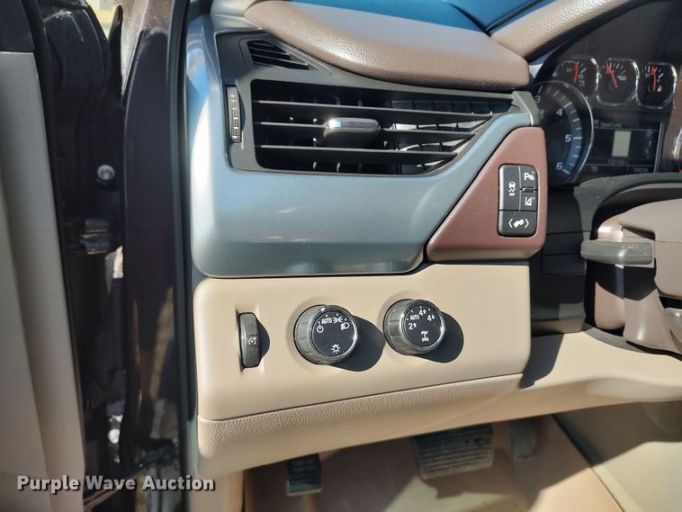 image for item LK9850 2015 Chevrolet Suburban 1500  SUV