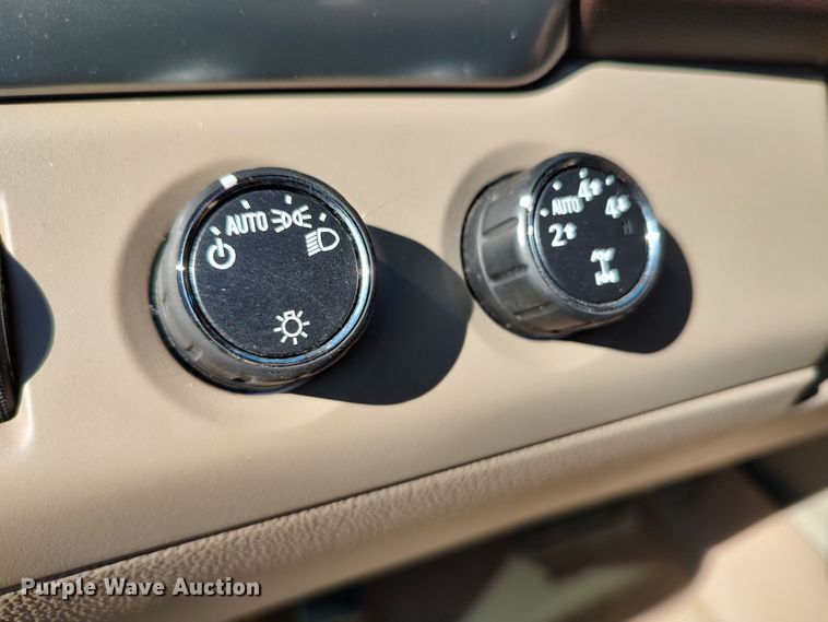 image for item LK9850 2015 Chevrolet Suburban 1500  SUV