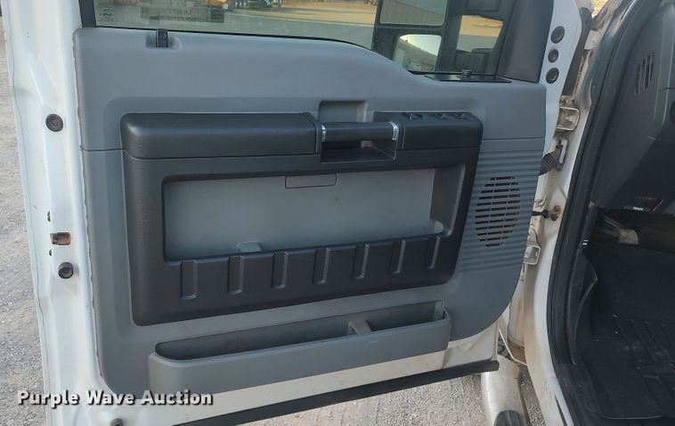 image for item LK9873 2015 Ford F250 Super Duty  Crew Cab pickup truck