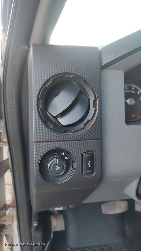 image for item LK9873 2015 Ford F250 Super Duty  Crew Cab pickup truck