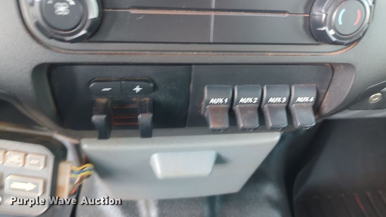 image for item LK9873 2015 Ford F250 Super Duty  Crew Cab pickup truck