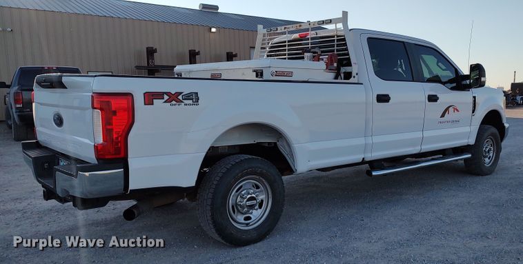 image for item LK9874 2017 Ford F250  Super Duty  Crew Cab pickup truck