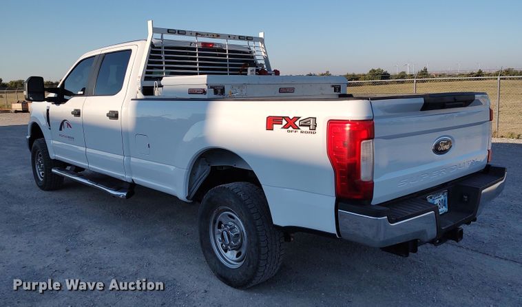 image for item LK9874 2017 Ford F250  Super Duty  Crew Cab pickup truck